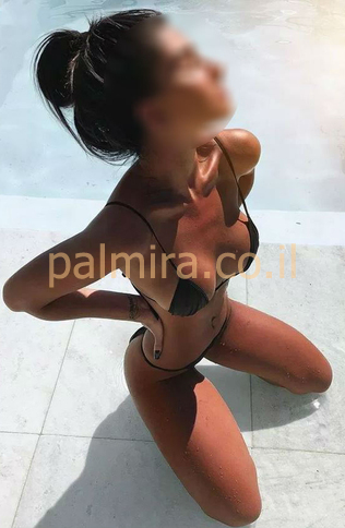 ראוותני, עם רגליים דקיקות,  ליווי שירות